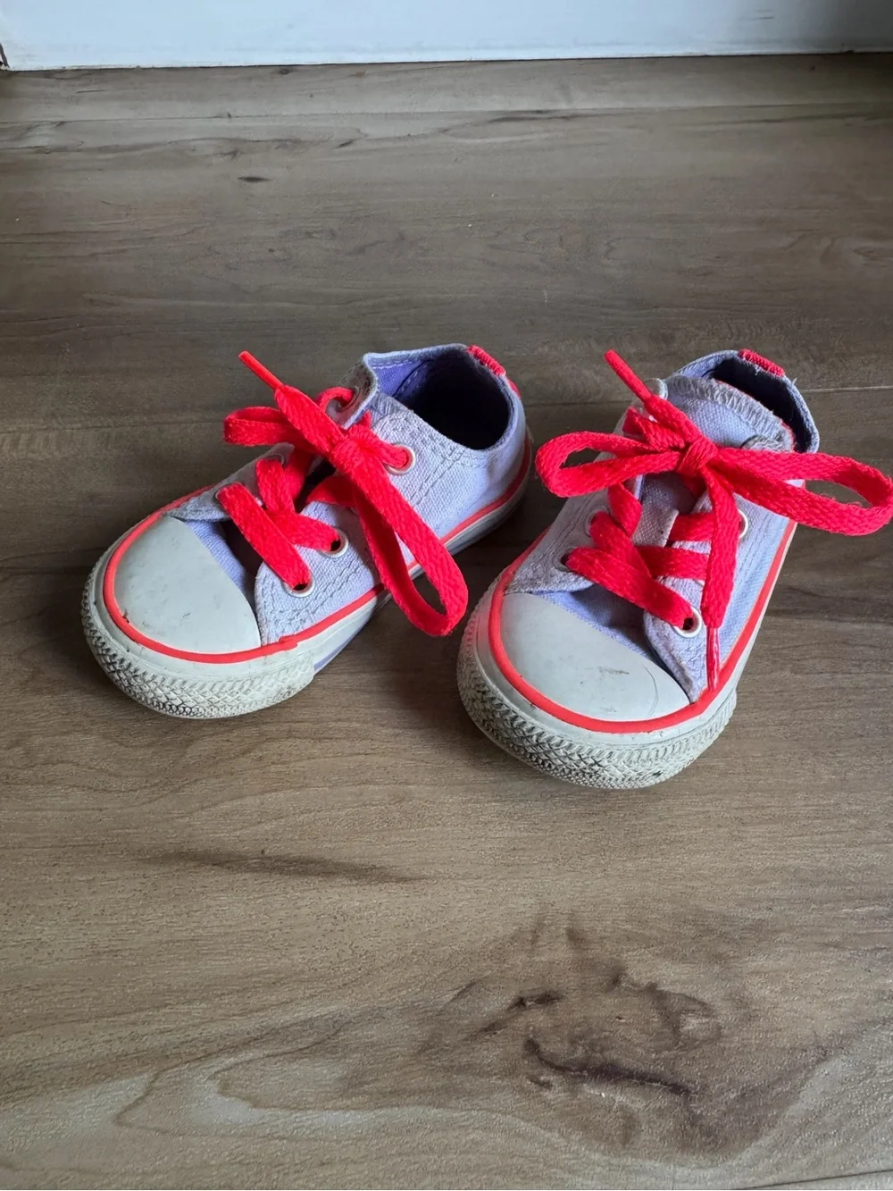 Converse Chuck Taylor All Star Sneakers • Toddler 4 • Pale Lavendar & Neon Pink